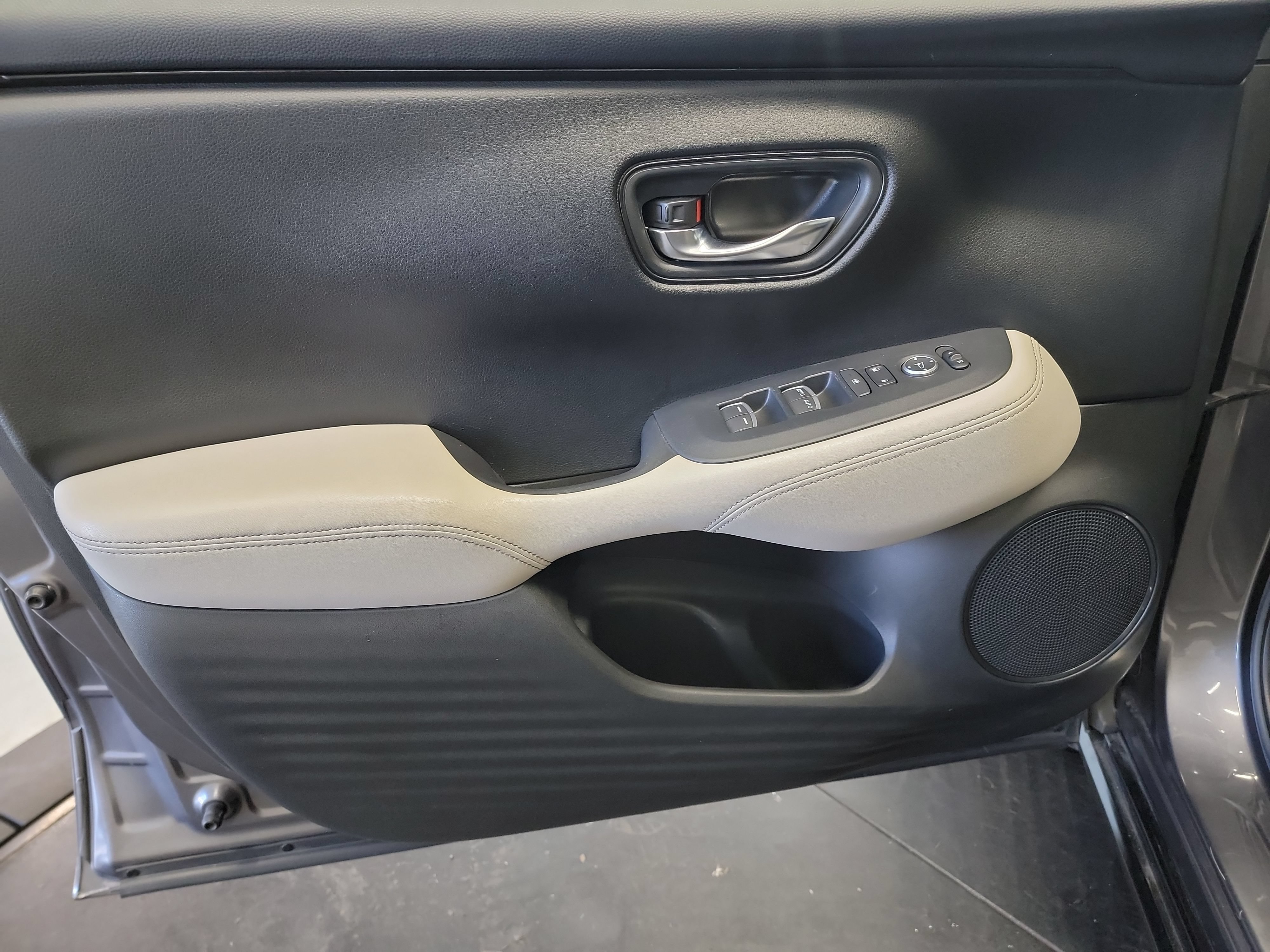 Used 2023 Honda HR-V EX-L image 13
