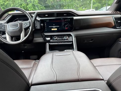 Used 2024 GMC Sierra 2500 Denali w/ Denali Reserve Package AWD/4WD image 19