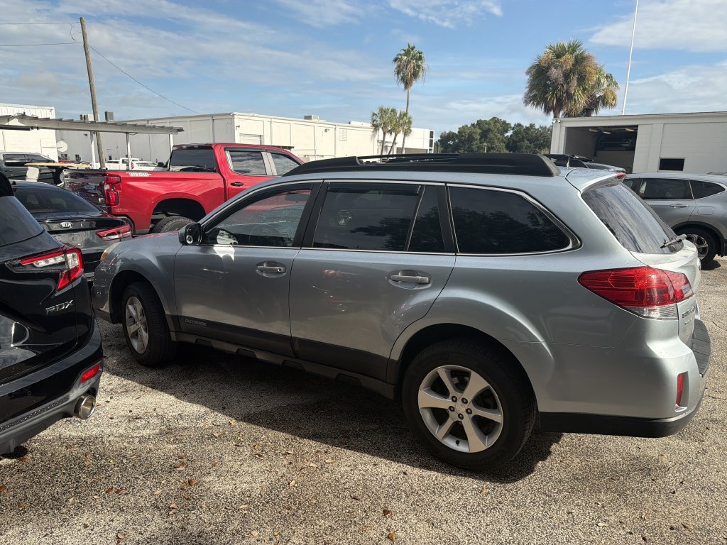 Used 2014 Subaru Outback 2.5i Limited AWD/4WD image 7