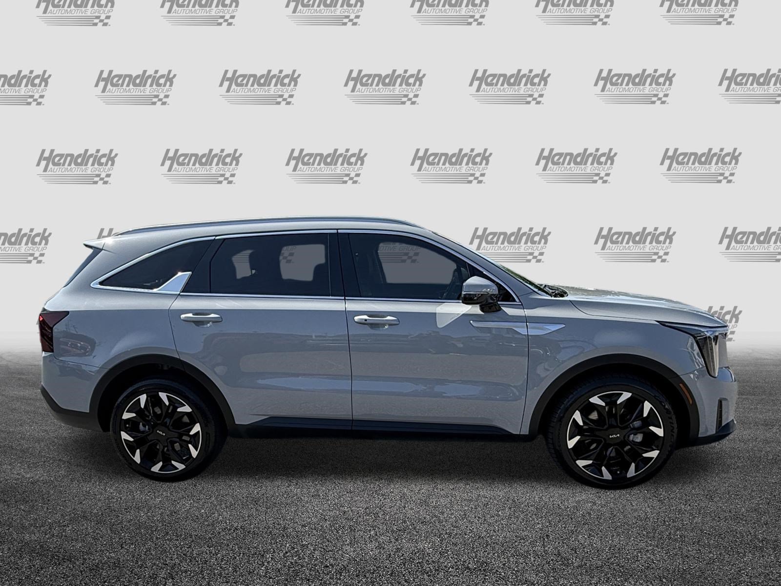 Used 2024 Kia Sorento EX w/ Panoramic Sunroof Package FWD image 11