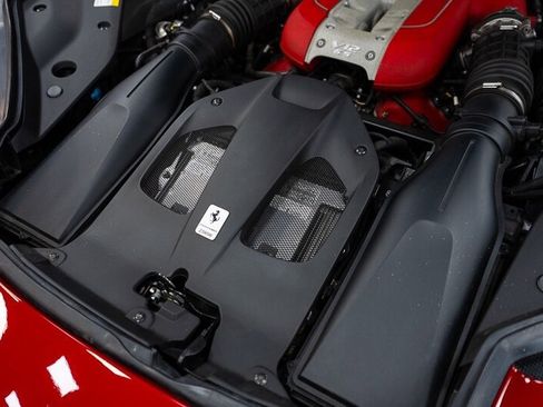 Used 2019 Ferrari 812 Superfast image 33