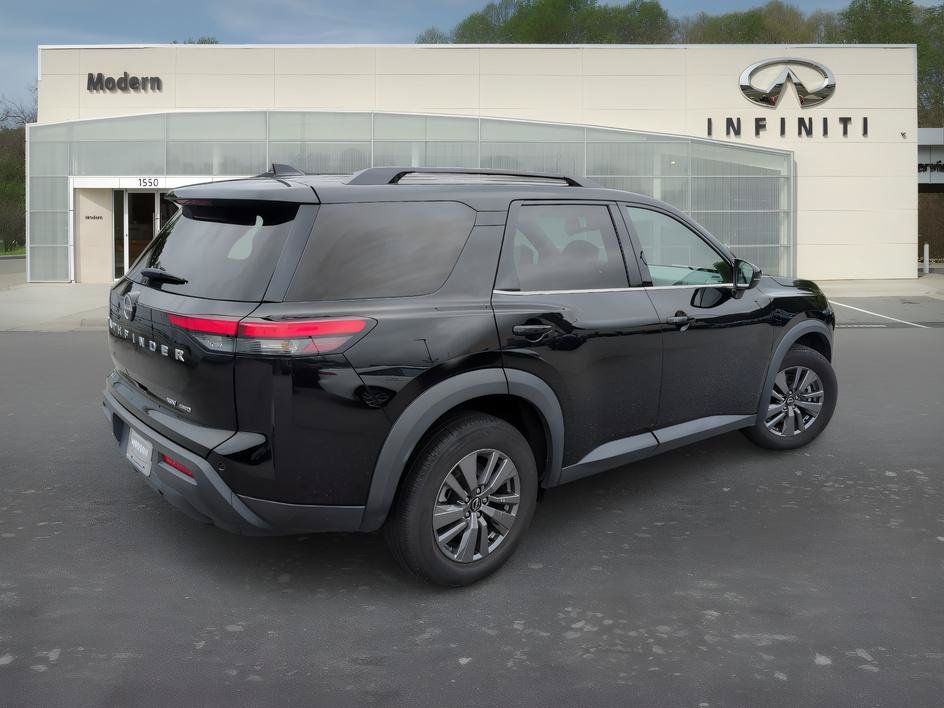 Used 2024 Nissan Pathfinder SV AWD/4WD image 4