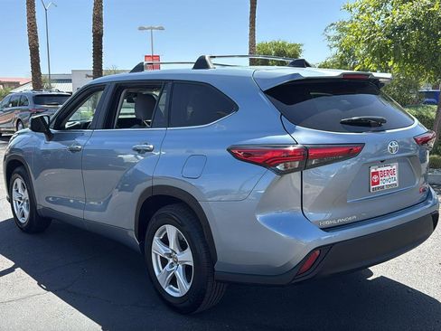 Used 2023 Toyota Highlander LE FWD image 6