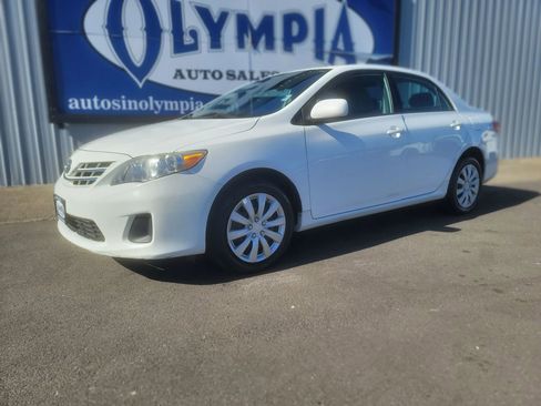 Used 2013 Toyota Corolla LE FWD image 2