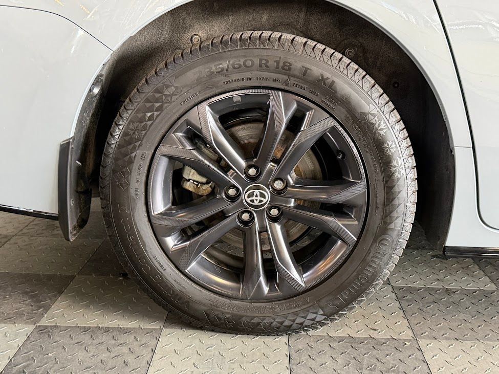 Used 2025 Toyota Sienna XSE AWD/4WD image 31