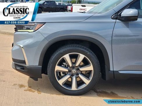 Used 2023 Honda Pilot Elite image 12