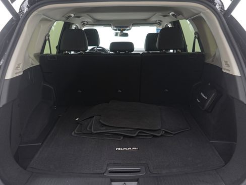 Used 2024 Nissan Rogue SV w/ SV Premium Package image 9