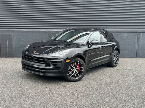 Certified 2023 Porsche Macan S AWD/4WD image 6