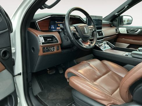 Used 2022 Lincoln Navigator Reserve AWD/4WD image 10