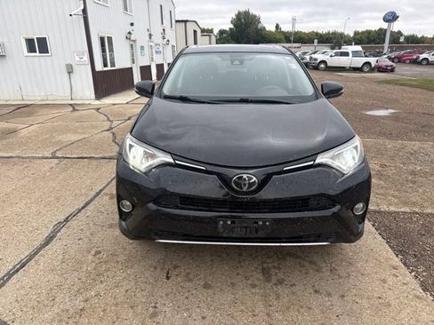 Used 2018 Toyota RAV4 XLE AWD/4WD image 7