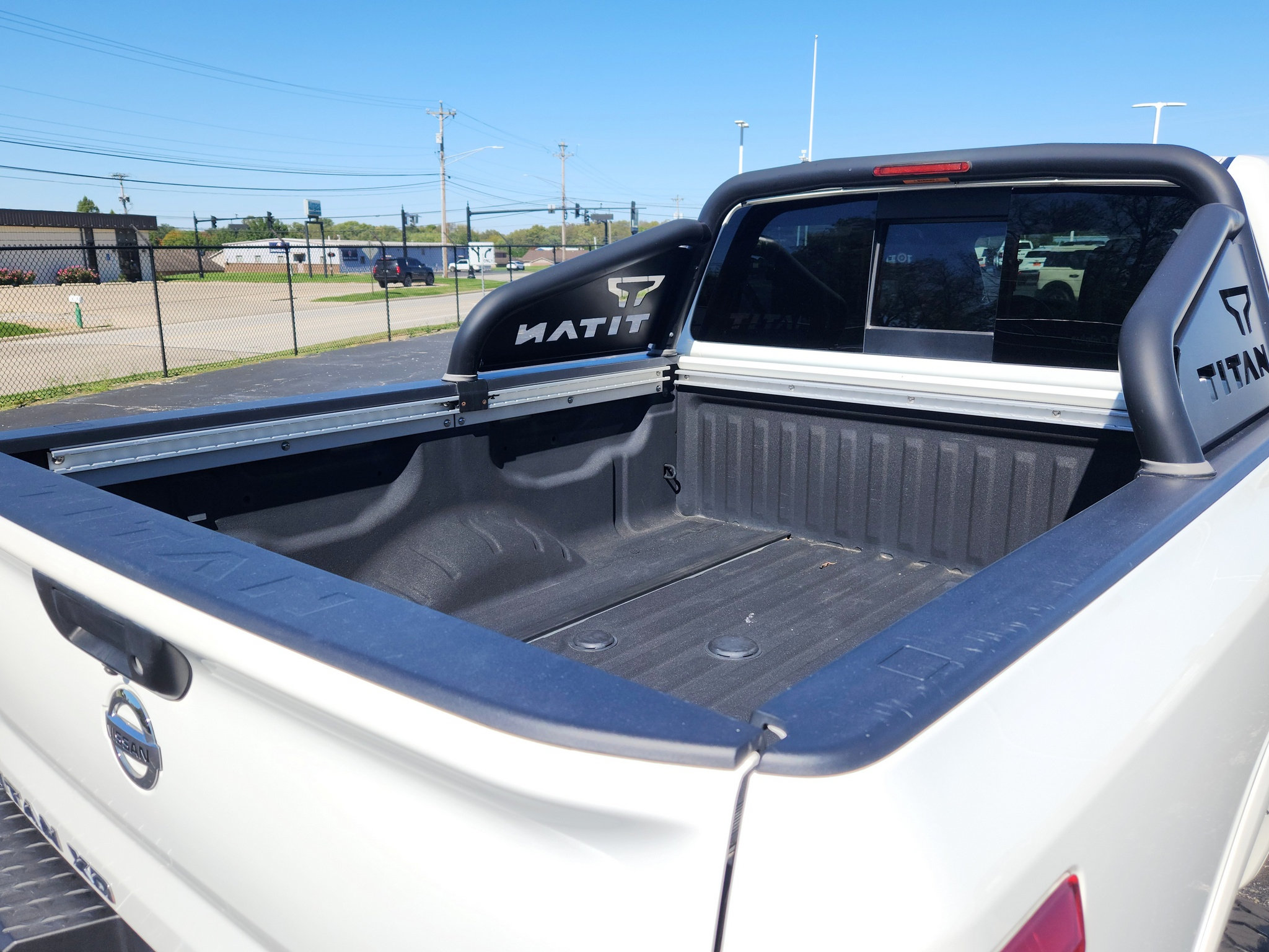 Used 2018 Nissan Titan PRO-4X w/ Pro-4x Convenience Package AWD/4WD image 17
