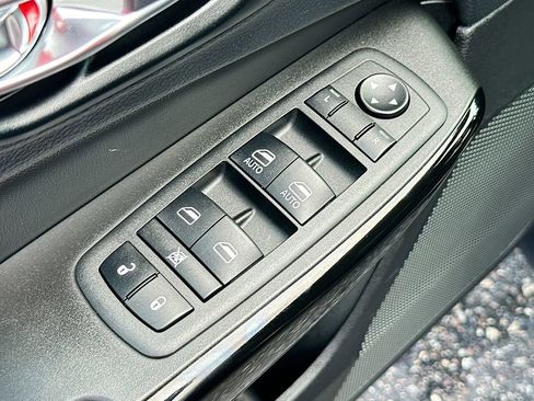 Used 2023 Jeep Cherokee Altitude Lux AWD/4WD image 17