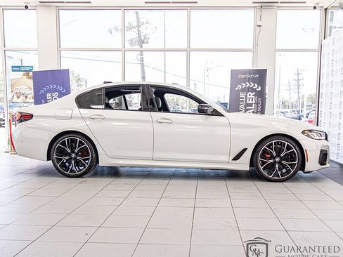 Used 2023 BMW 530i w/ M Sport Package RWD image 9