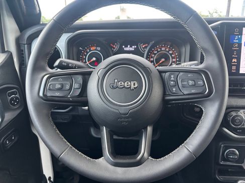 Used 2025 Jeep Wrangler Unlimited Sport AWD/4WD image 25