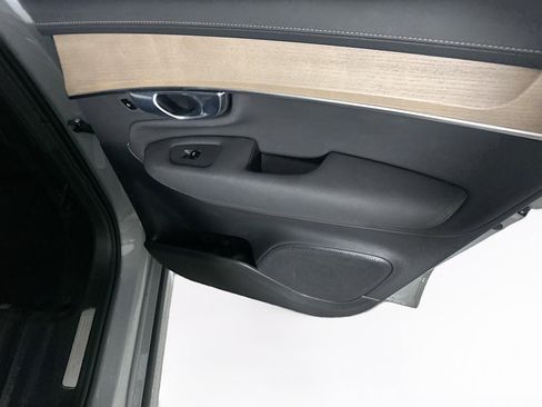 Used 2025 Volvo XC90 B6 Plus image 34