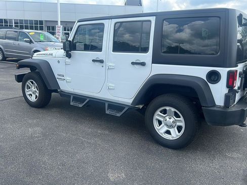 Used 2017 Jeep Wrangler Unlimited Sport w/ Max Tow Package AWD/4WD image 9