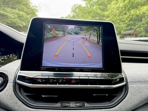 Used 2025 Jeep Compass Latitude image 17