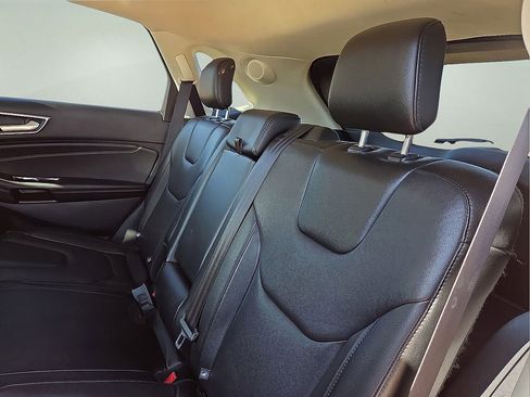 Used 2020 Ford Edge Titanium image 19