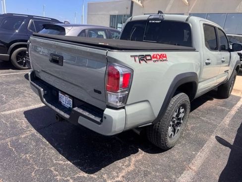 Used 2022 Toyota Tacoma TRD Off-Road w/ Technology Package AWD/4WD image 10