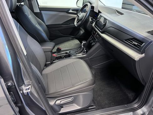 Certified 2024 Volkswagen Taos SE FWD image 10