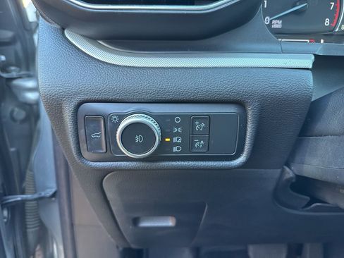 Used 2022 Ford Explorer XLT w/ Equipment Group 202A image 12