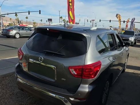 Used 2020 Nissan Pathfinder SV image 3