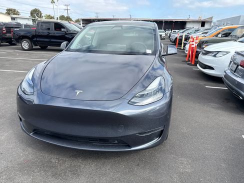 Used 2023 Tesla Model Y 2WD image 3