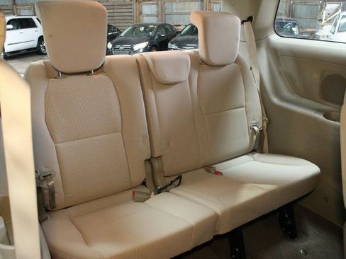 Used 2018 Kia Sedona L image 15