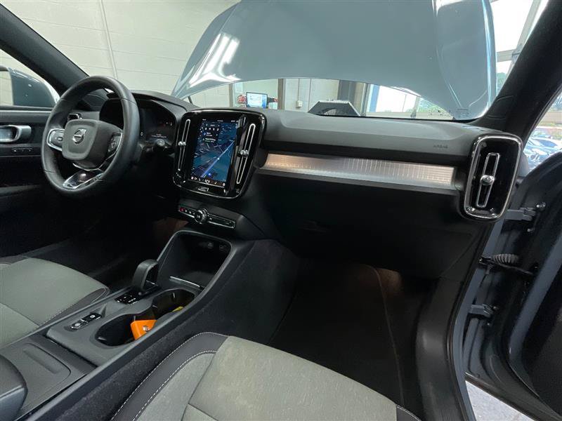Used 2023 Volvo XC40 B5 Core AWD/4WD image 29