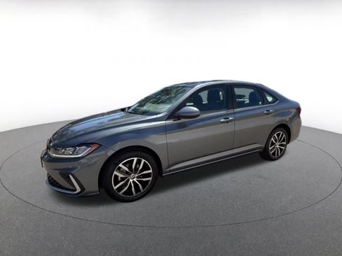 Used 2025 Volkswagen Jetta SE image 8