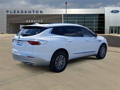 Used 2024 Buick Enclave Premium image 5