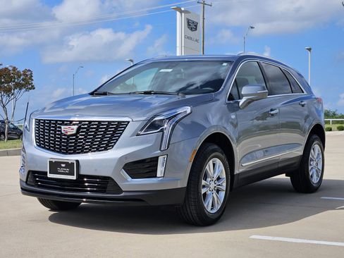 New 2026 Cadillac XT5 Luxury image 2