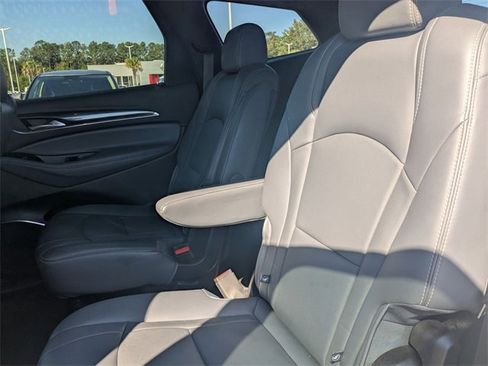 Used 2024 Buick Enclave Premium image 27