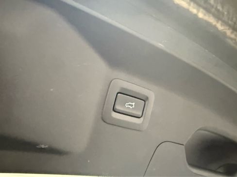 Used 2019 MAZDA CX-9 Touring w/ Touring Premium Package image 24