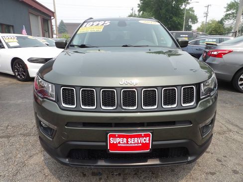 Used 2018 Jeep Compass Latitude w/ Popular Equipment Group FWD image 2