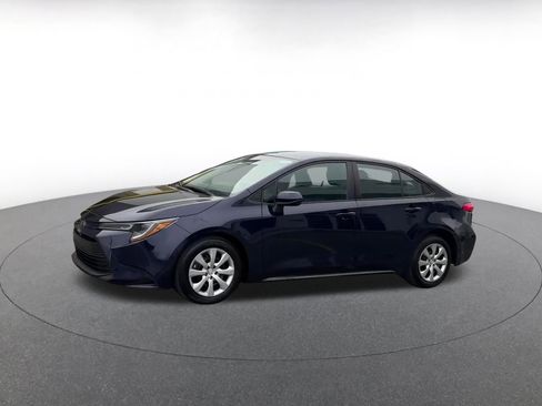 Used 2025 Toyota Corolla LE image 8