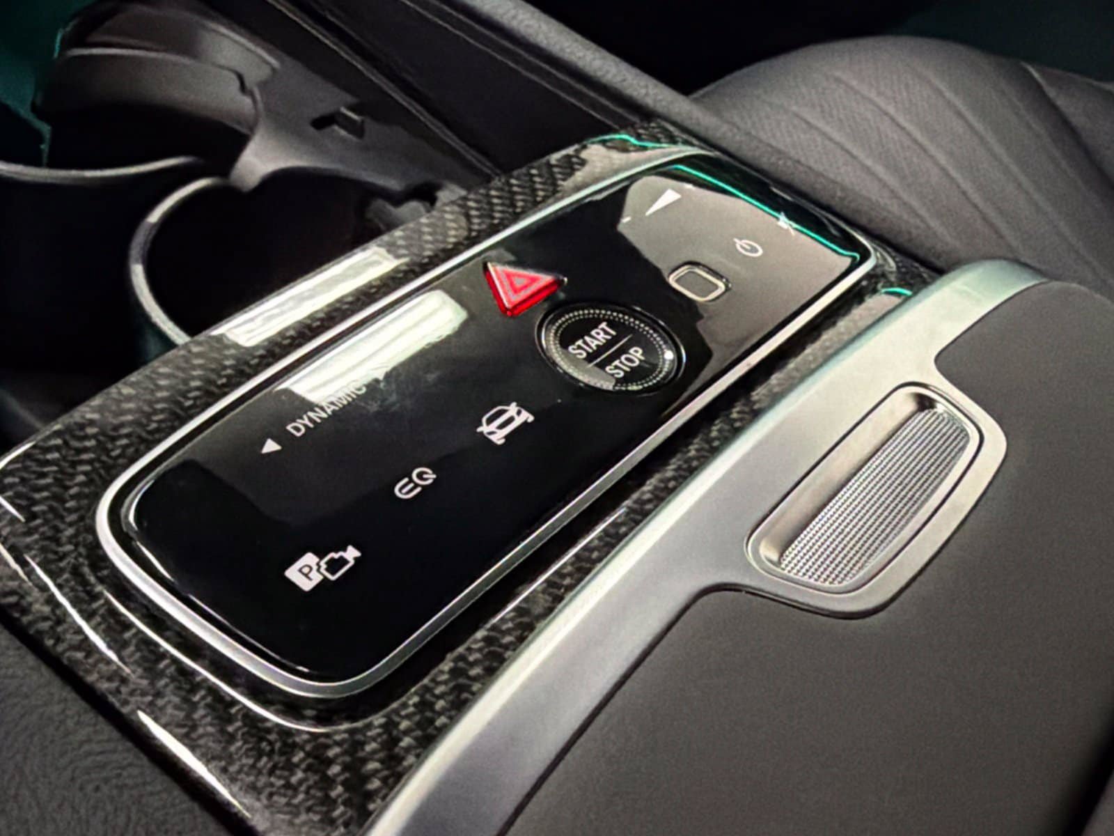 Used 2024 Mercedes-Benz EQS 580 4MATIC SUV w/ Exclusive Trim Package image 31