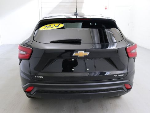 Used 2024 Chevrolet Trax LS image 8