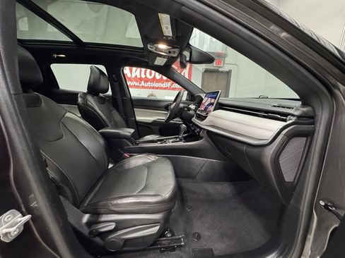 Used 2023 Jeep Compass Limited w/ Sun and Sound Group AWD/4WD image 12