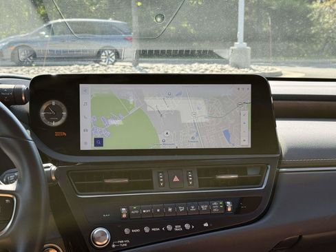 Used 2025 Lexus ES 350 w/ Premium Package FWD image 10