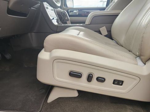 Used 2017 Lincoln Navigator Select RWD image 17