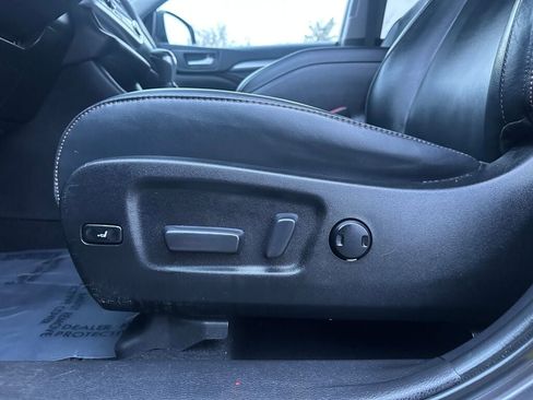 Used 2019 Toyota Highlander XLE image 10