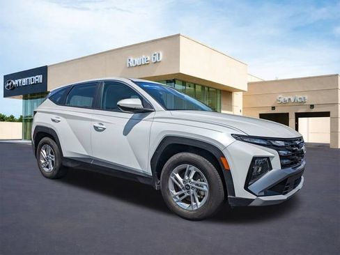 Certified 2025 Hyundai Tucson SE FWD image 2