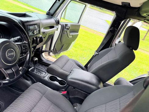 Used 2012 Jeep Wrangler Unlimited Sport image 12
