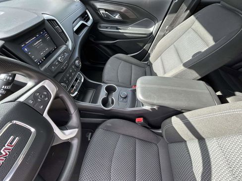 Used 2024 GMC Terrain SLE image 10