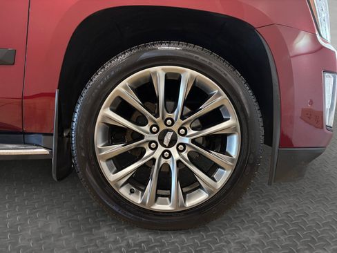 Used 2020 Cadillac Escalade Luxury w/ Escalade Sport Edition AWD/4WD image 17