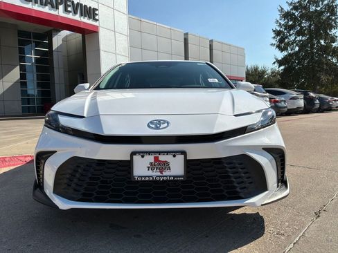Used 2026 Toyota Camry SE FWD image 3