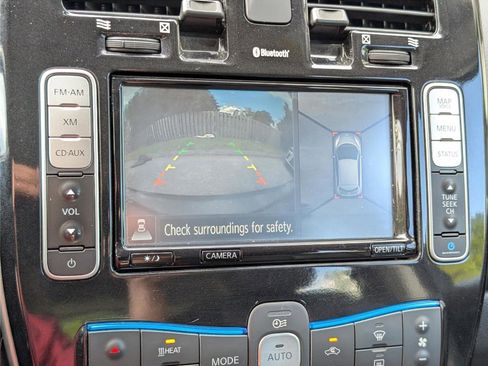 Used 2015 Nissan Leaf SL w/ Premium Package FWD image 29