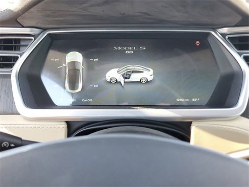 Used 2013 Tesla Model S Base image 22