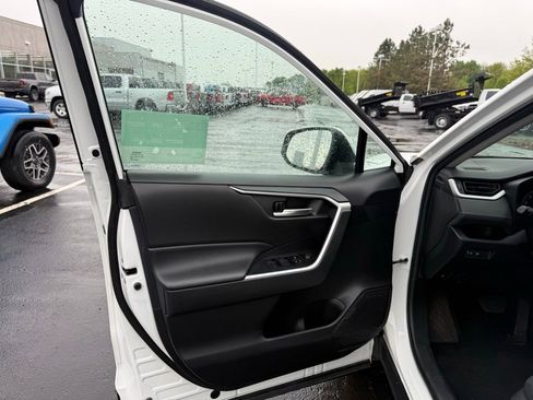 Used 2023 Toyota RAV4 XLE AWD/4WD image 10